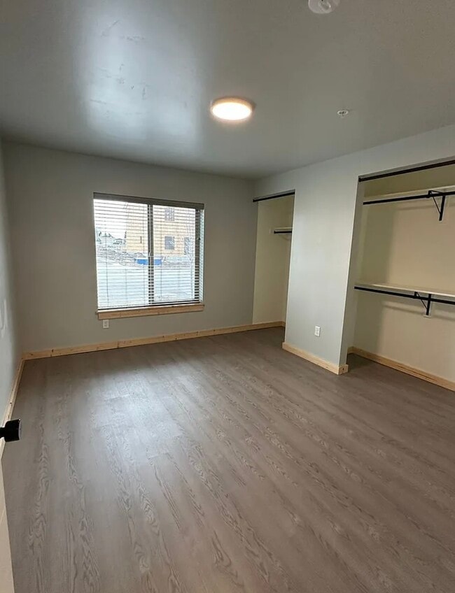 Building Photo - 280 E Lorene St