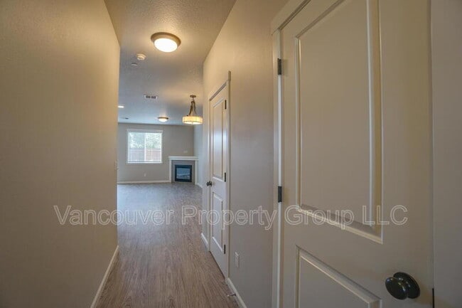 Building Photo - 5809 NE 71st Ave