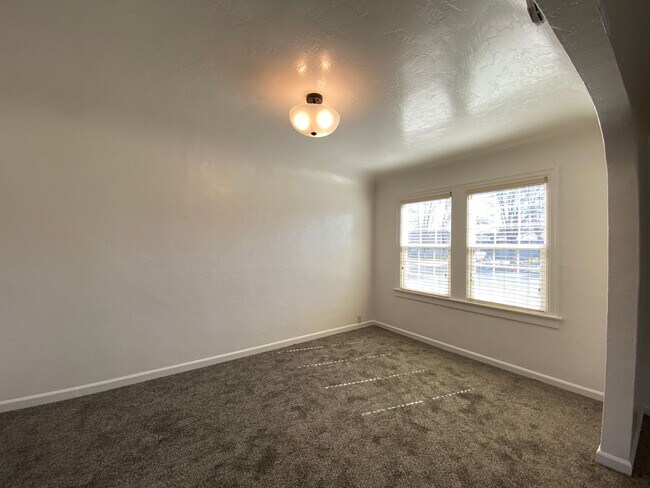 Building Photo - 526 Madison Ave
