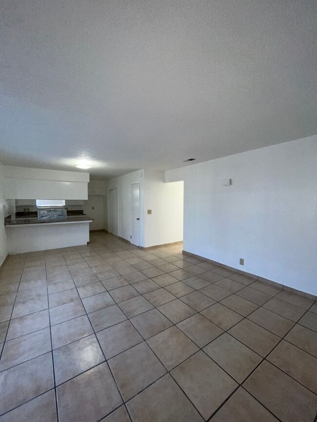 Building Photo - 2268