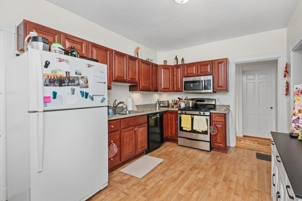 Building Photo - 24 Bentley St