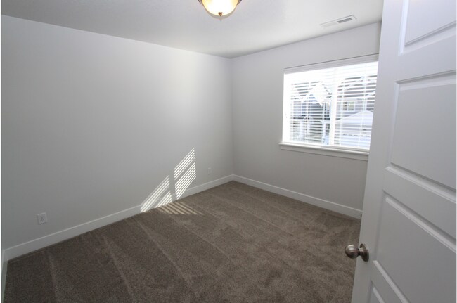 Building Photo - AVAILABLE NOW ~ Lehi Exchange Townhouse