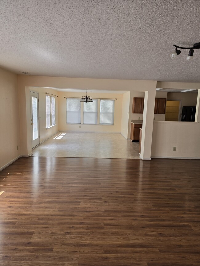 Building Photo - 10383 Fairmont Ln