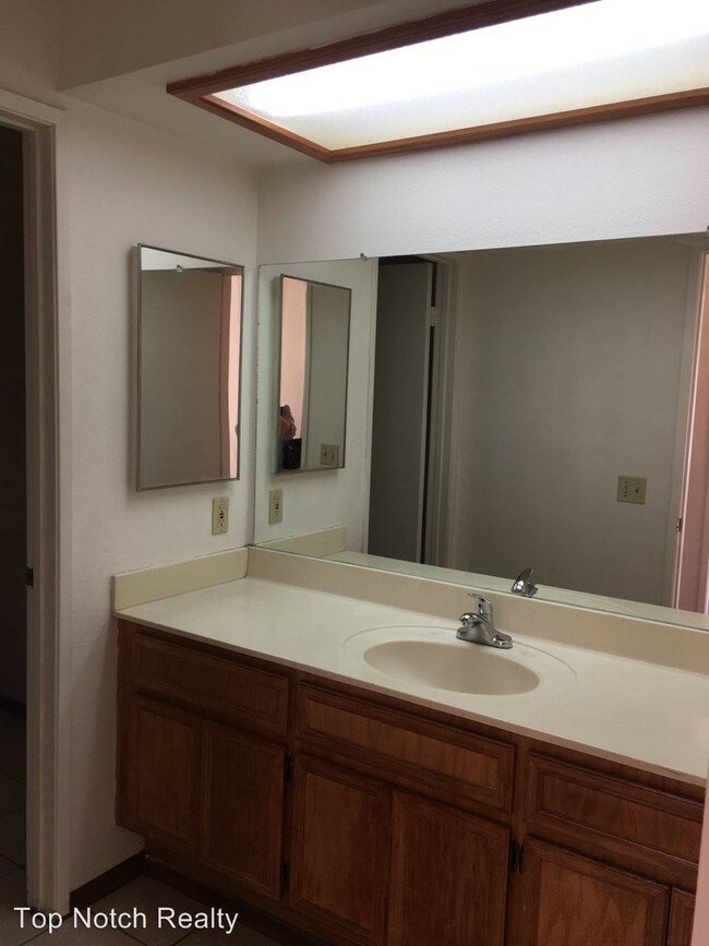 Building Photo - 4270 Highland Ave