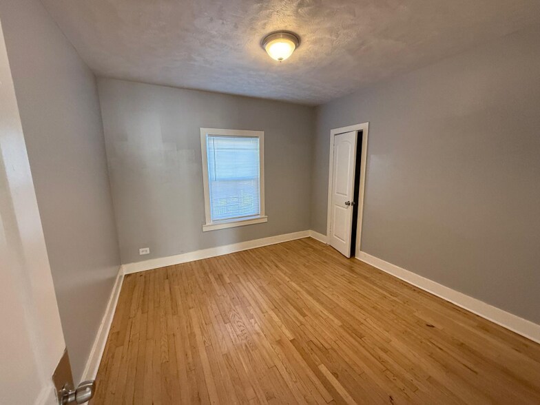 Building Photo - 650 N Lamon Ave