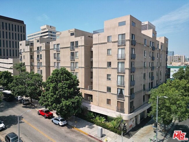 Primary Photo - 625 S Berendo St