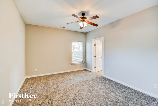 Building Photo - 285 Hathaway Ln