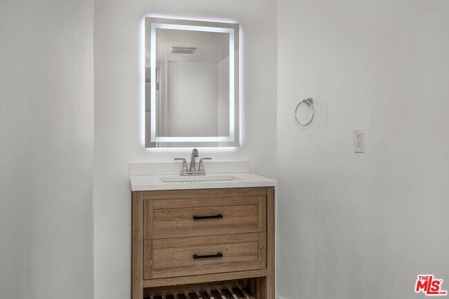 Building Photo - 17606 Camino De Yatasto