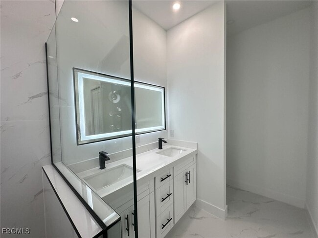 Building Photo - 1214 Cherry St E