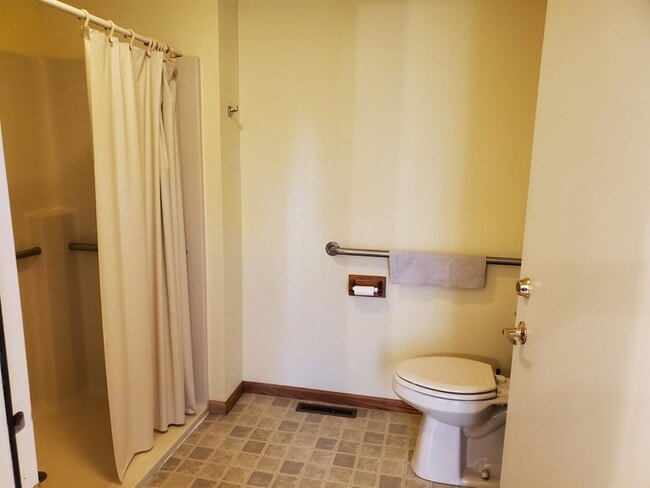 Building Photo - 325 S Clark St