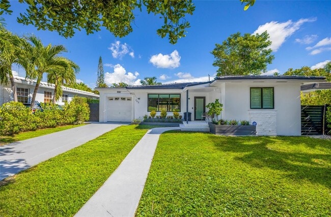 Building Photo - 365 Fairway Dr