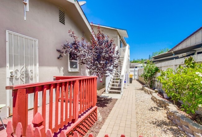 Building Photo - Cute 1 BEDROOM, 1 Bath Apartment in Del Cerro