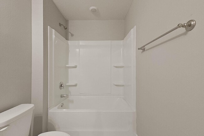Building Photo - 128 Swallowtail Ln
