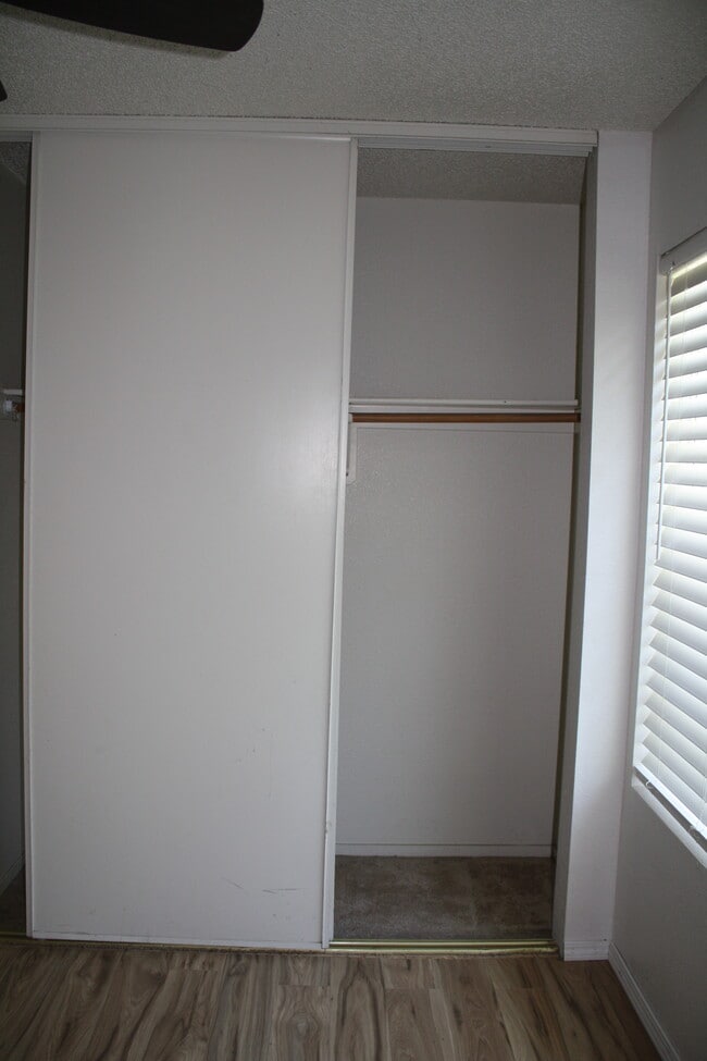 Building Photo - 2119 Foxglove Ct