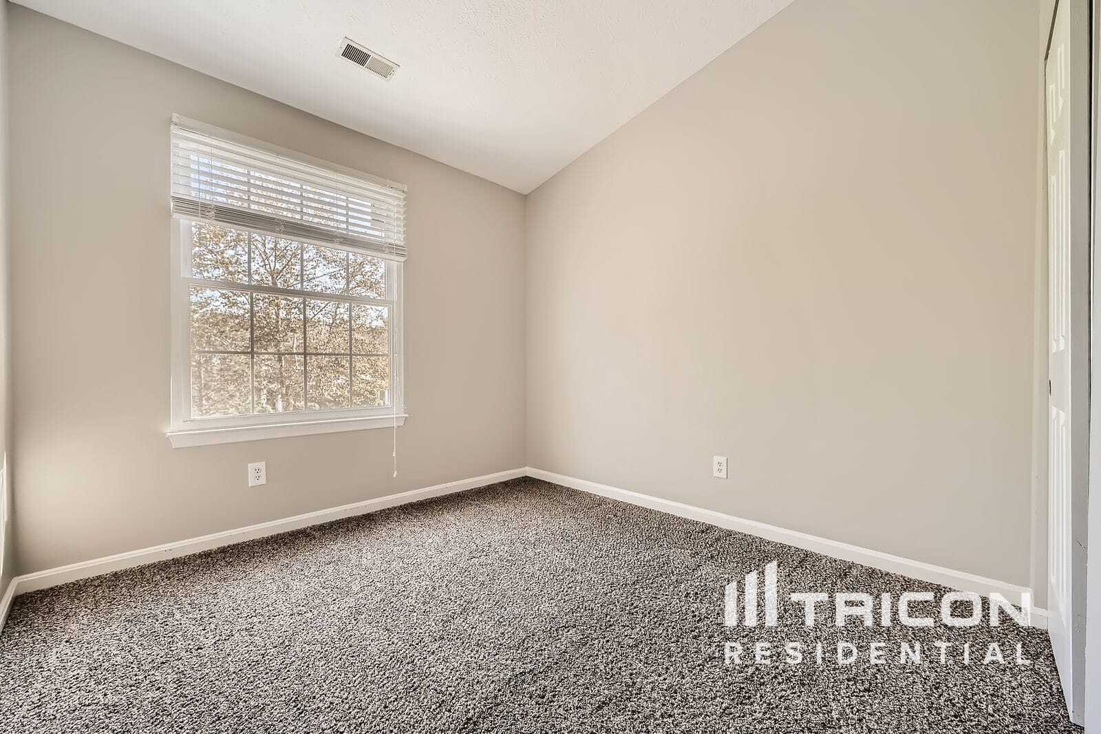 Building Photo - 610 N Branch Ct