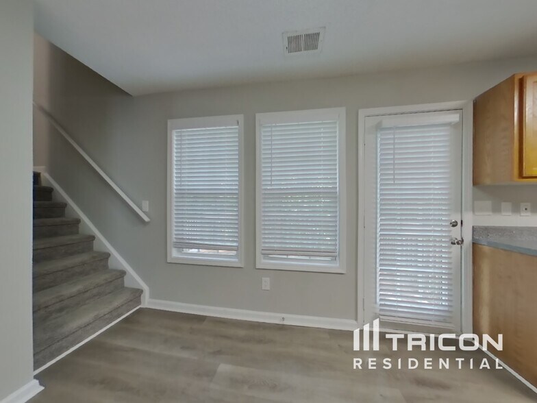 Building Photo - 271 Bainbridge Cir