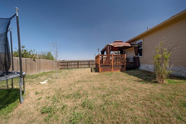 Building Photo - 118 Leona River Trl