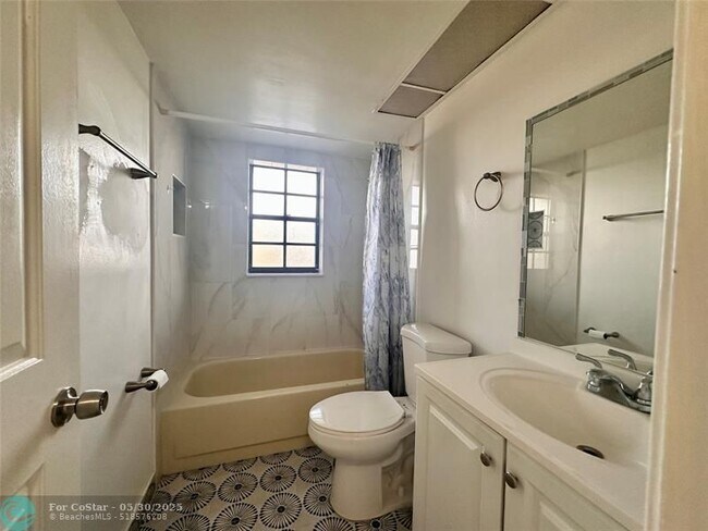 Building Photo - 4263 Oak Terrace Dr