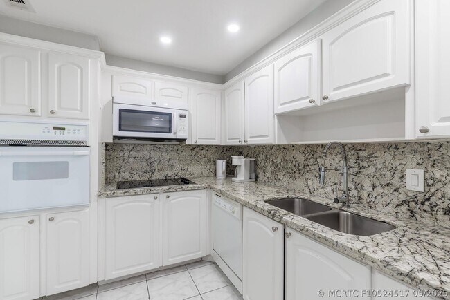 Building Photo - 3801 S Ocean Dr