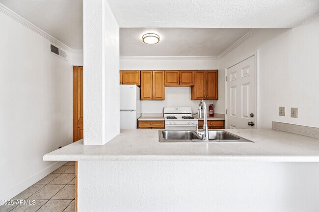 Building Photo - 2208 N 47th Ln