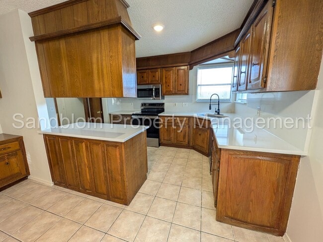Building Photo - For Lease | Broken Arrow - Union Schools |...