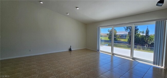 Building Photo - 420 SE 15th Terrace