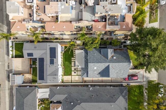 Building Photo - Chic Fully Renovated Luxury Home in the Burbank Hills!