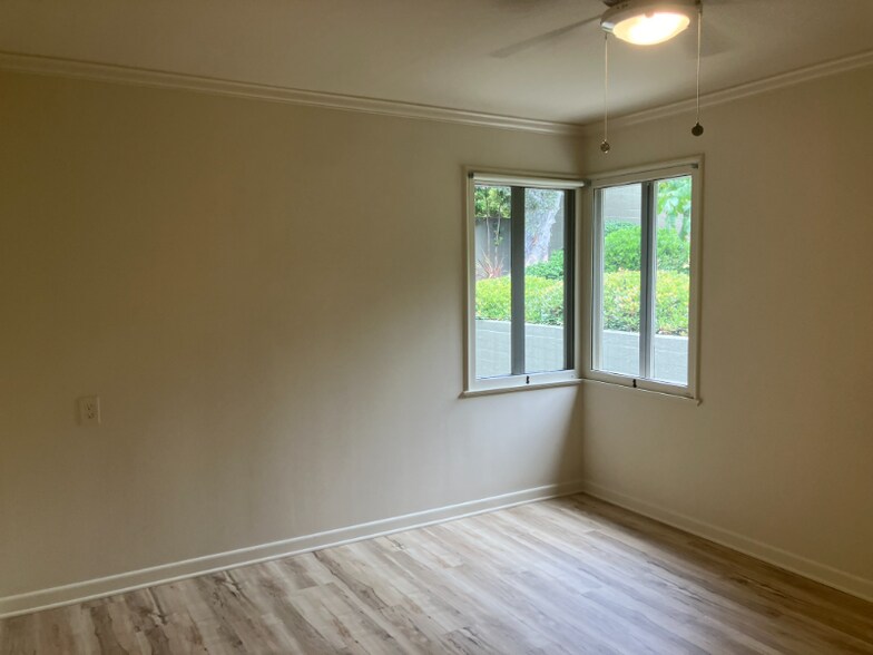 Building Photo - 1225 Silverado St