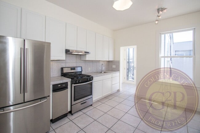 Building Photo - Russian Hill - 3 BR, 1 BA Condo 1,125 Sq. ...