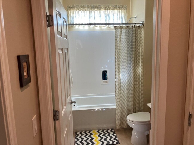 Building Photo - Charming, fully furnished, single-story residence in Florence available for mid-term rental! (Min...