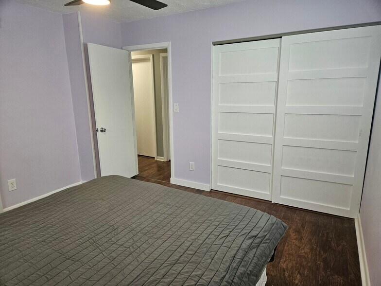 Building Photo - 2042 Byron Dr