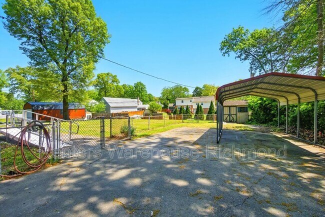 Building Photo - 4817 Stornoway Dr