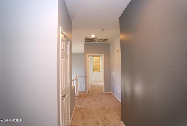 Building Photo - 2840 S Miller Dr