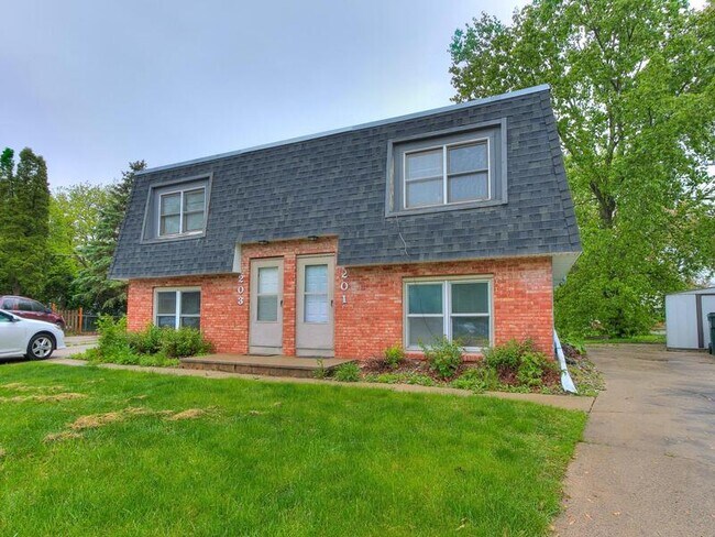 Building Photo - 201-203 Wellons Dr