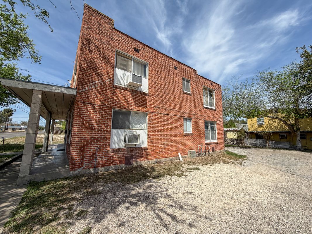 Building Photo - 704 N Washington St