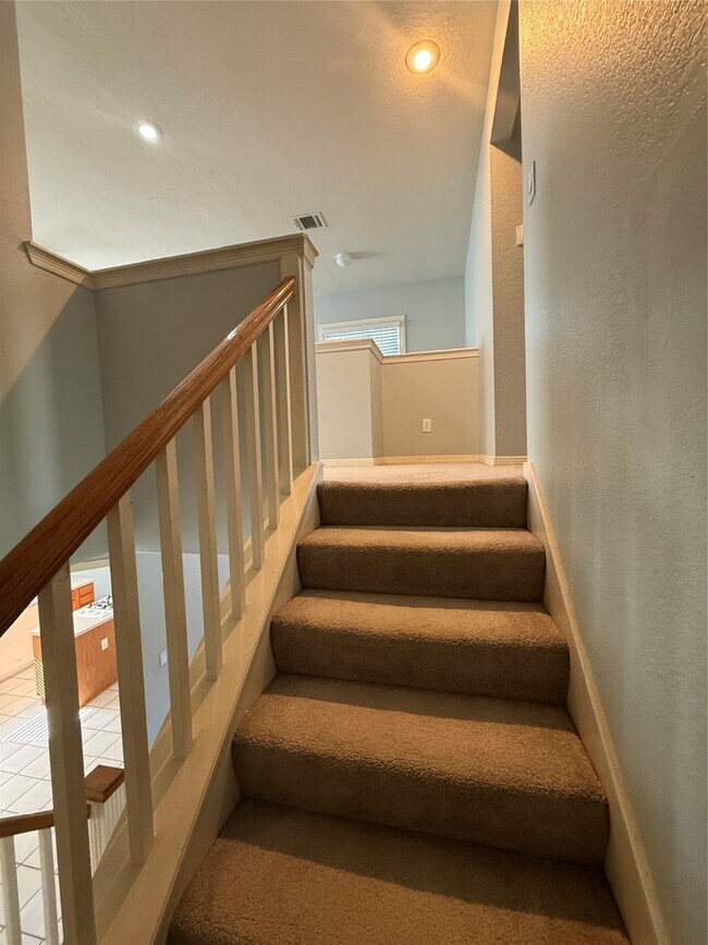 Building Photo - 523 Earls Ct Dr