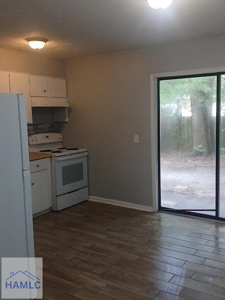Building Photo - 910 Berkshire Terrace