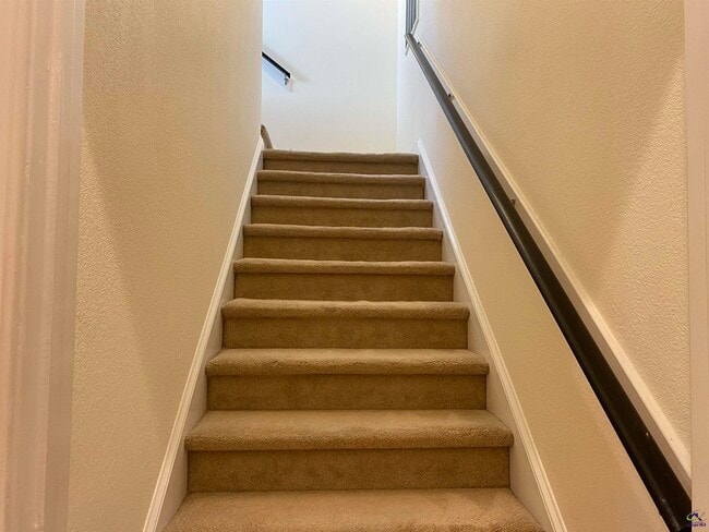 Building Photo - 408 Stathams Way