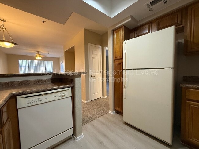 Building Photo - 4925 E Desert Cove Ave