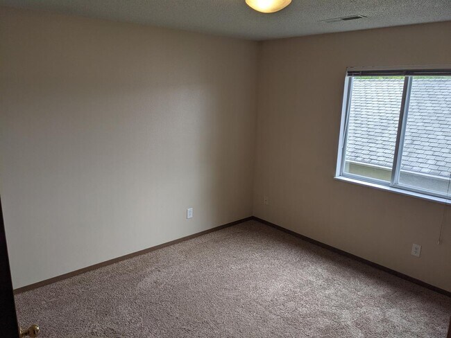 Building Photo - 205 5th St