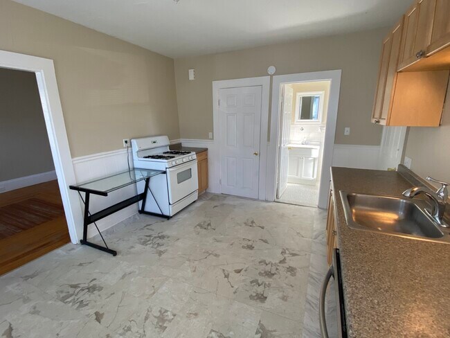 Building Photo - 253 Whitwell St