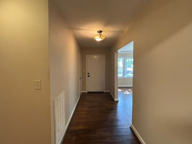 Building Photo - 1531 Iris Dr