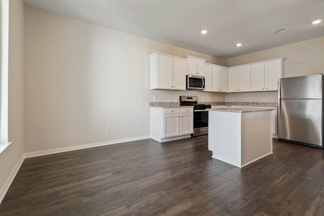 Building Photo - 15802 Berry Hl Dr