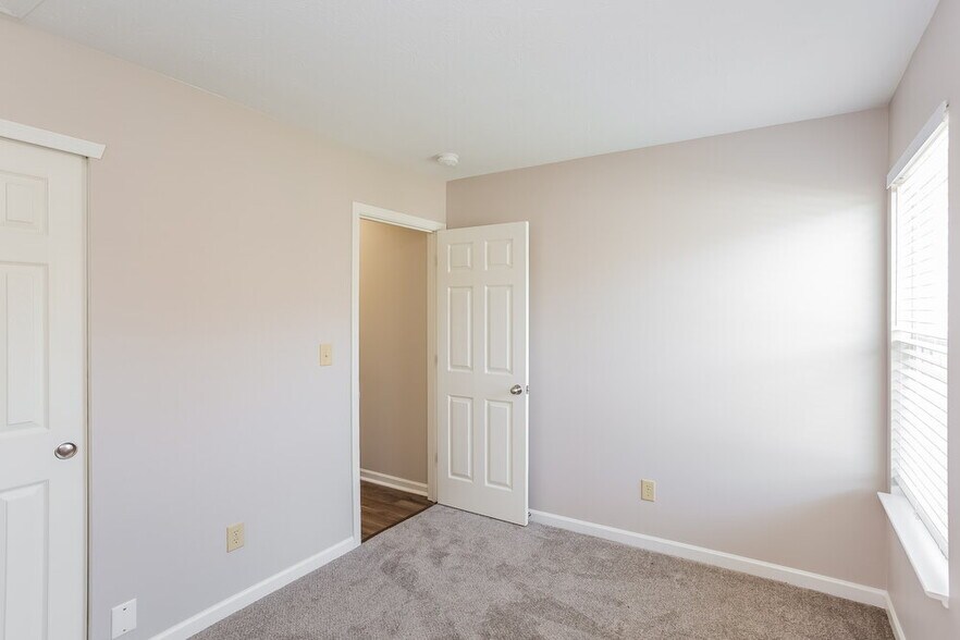 Building Photo - 11550 Ross Common Dr