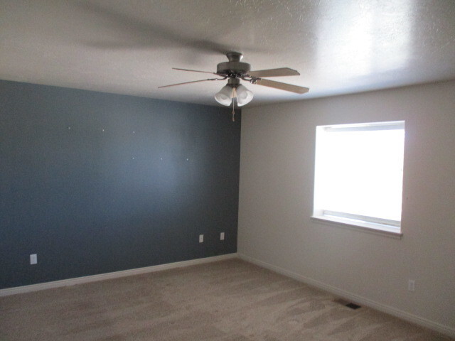 Building Photo - 3 Bedroom, 2.5 Bathroom Twin Home - Gemini...