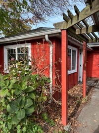 Building Photo - Stanwood Studio!