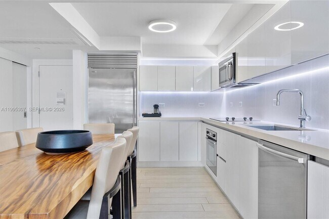 Building Photo - 102 24th St