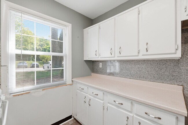 Building Photo - Discover stylish, low maintenance living in this beautifully updated two bedroom, one bathroom co...