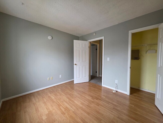 Building Photo - PEMBROKE CROSSING CONDOS