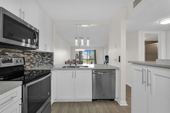 Building Photo - 7142 Golf Colony Ct